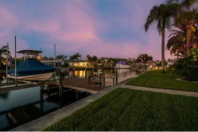 2085 Massachusetts Avenue NE, Saint Petersburg, FL 33703 - Photo 50