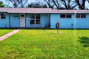 4680 Carson St NE, Saint Petersburg, FL 33703 - Photo 1