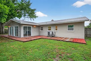 300 Davison Ave NE, Saint Petersburg, FL 33703 - Photo 28