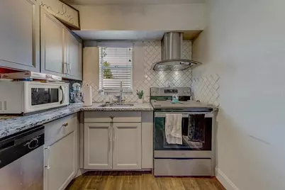 2044 21st Street S, Saint Petersburg, FL 33712 - Photo 2