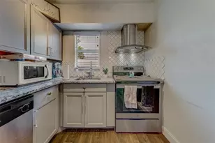 2044 21st St S, Saint Petersburg, FL 33712 - Photo 2