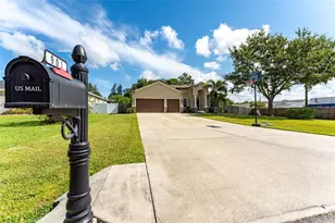 901 8th Ave SW, Ruskin, FL 33570 - Photo 4