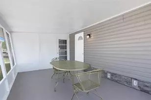 460 Mt Oak Ave NE, Saint Petersburg, FL 33702 - Photo 4