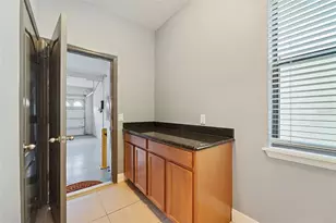 11006 Tahiti Isle Ln, Tampa, FL 33647 - Photo 14