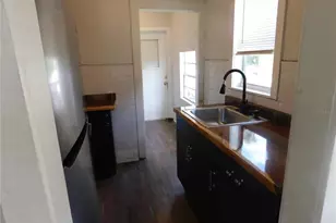 1009 17th St S, Saint Petersburg, FL 33712 - Photo 2