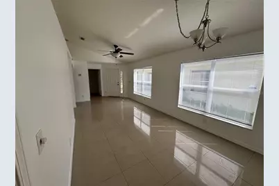 7406 Oxford Garden Circle, Apollo Beach, FL 33572 - Photo 8