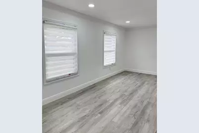 8706 Fish Lake Road, Tampa, FL 33619 - Photo 10