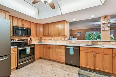 12801 Kimberly Oaks Circle, Largo, FL 33774 - Photo 14