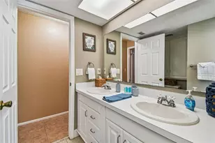 12801 Kimberly Oaks Cir, Largo, FL 33774 - Photo 32