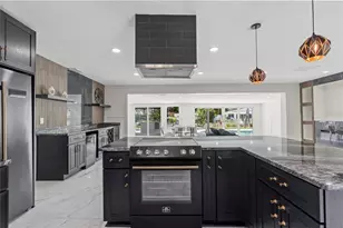 4440 Huntington St NE, Saint Petersburg, FL 33703 - Photo 8