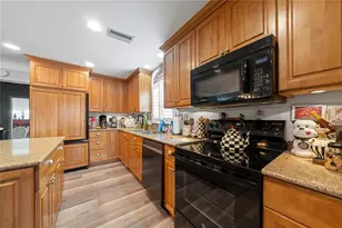 7912 3rd Ave S, Saint Petersburg, FL 33707 - Photo 18