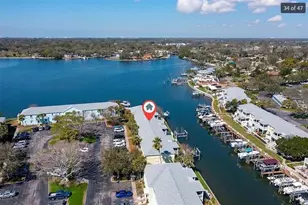 5006 Starfish Dr SE, Saint Petersburg, FL 33705 - Photo 4