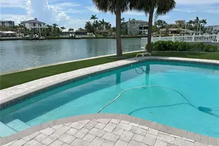 10103 Tarpon Dr, Treasure Island, FL 33706 - Photo 8