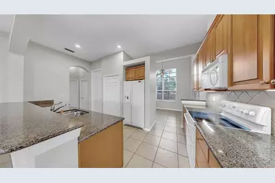 2433 Kensington Greens Drive, Sun City Center, FL 33573 - Photo 10