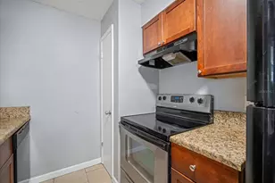 638 Golden Raintree Pl, Brandon, FL 33510 - Photo 8