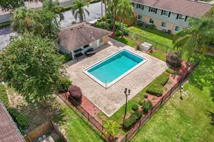 239 Red Maple Pl, Brandon, FL 33510 - Photo 2