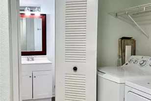 203 Pine Tulip Ct, Tampa, FL 33612 - Photo 18