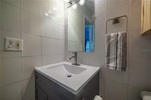 3861 S Lake Dr, Tampa, FL 33614 - Photo 16