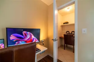 3861 S Lake Dr, Tampa, FL 33614 - Photo 14