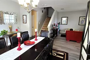 2432 Cumberland Cliff Dr, Ruskin, FL 33570 - Photo 8