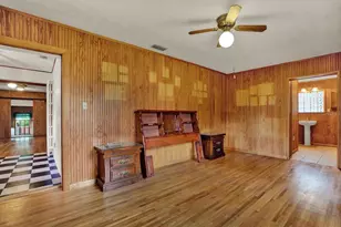 9618 N Hartts Dr, Tampa, FL 33617 - Photo 24