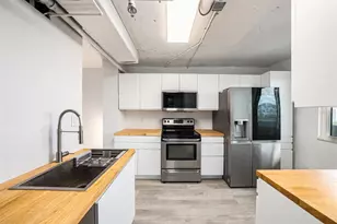 201 W Laurel St, Tampa, FL 33602 - Photo 2