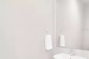 301 1st St S, Saint Petersburg, FL 33701 - Photo 32