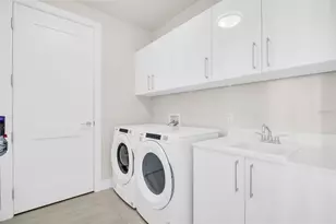 301 1st St S, Saint Petersburg, FL 33701 - Photo 34