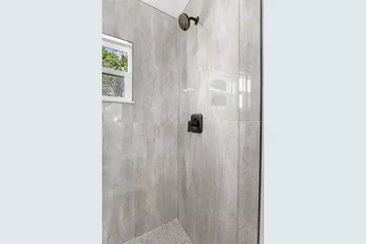 8405 Woodlake Drive, Tampa, FL 33615 - Photo 22
