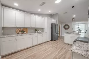 6142 Caroline Dr, Wesley Chapel, FL 33544 - Photo 12