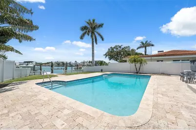 900 79th Street S, Saint Petersburg, FL 33707 - Photo 4