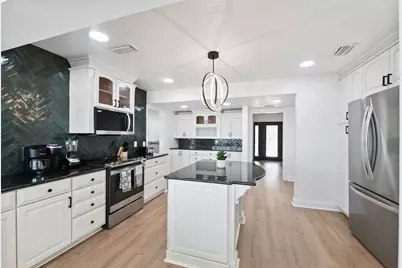 900 79th Street S, Saint Petersburg, FL 33707 - Photo 16