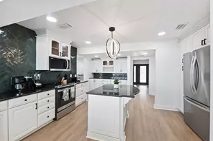 900 79th St S, Saint Petersburg, FL 33707 - Photo 16