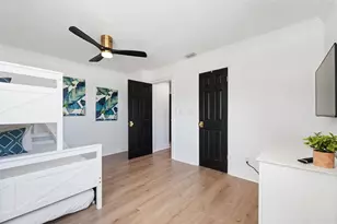 900 79th St S, Saint Petersburg, FL 33707 - Photo 32