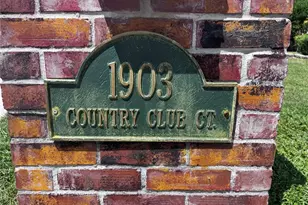 1903 Country Club Ct, Plant City, FL 33566 - Photo 2