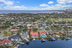 372 Bayview Dr NE, Saint Petersburg, FL 33704 - Photo 1