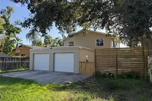 1003 17th St N, Saint Petersburg, FL 33713 - Photo 2