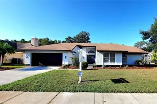 382 Waterford Cir E, Tarpon Springs, FL 34688 - Photo 1