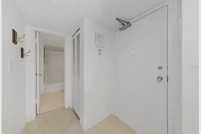 4550 Cove Circle #207, Saint Petersburg, FL 33708 - Photo 4