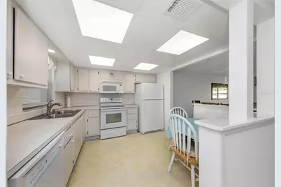 4550 Cove Circle #207, Saint Petersburg, FL 33708 - Photo 8