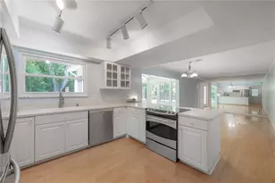 13313 Golf Crest Cir, Tampa, FL 33618 - Photo 14