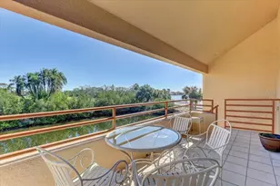 1630 Royal Palm Dr S, Saint Petersburg, FL 33707 - Photo 2