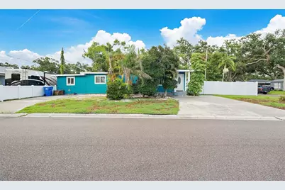 2470 47th Street S, Saint Petersburg, FL 33711 - Photo 2