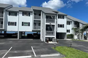 826 Bahia Del Sol Dr, Ruskin, FL 33570 - Photo 1