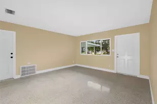 5680 Pershing St NE, Saint Petersburg, FL 33703 - Photo 6