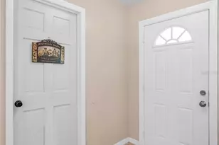 11121 Peppertree Ln, Port Richey, FL 34668 - Photo 12