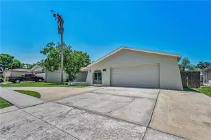 11121 Peppertree Ln, Port Richey, FL 34668 - Photo 6