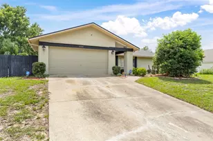 11232 Topaz St, Spring Hill, FL 34608 - Photo 2