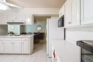 1402 NW 30th St, Gainesville, FL 32605 - Photo 16