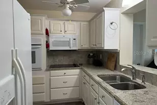 2248 Greenwich Dr, Sun City Center, FL 33573 - Photo 8